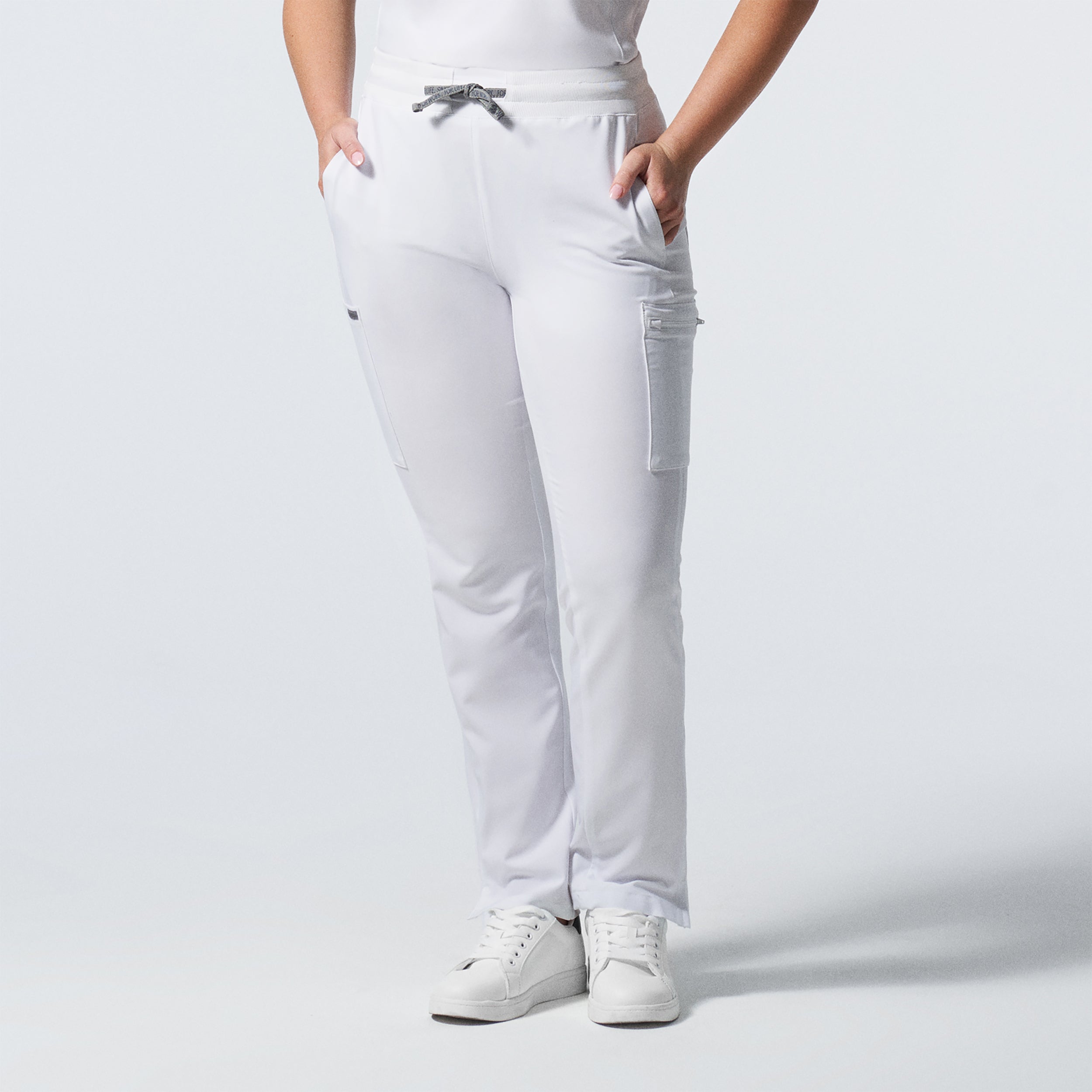 Fashionable Women's Landau Forward Cargo-style Scrub Pants for Medical Professionals